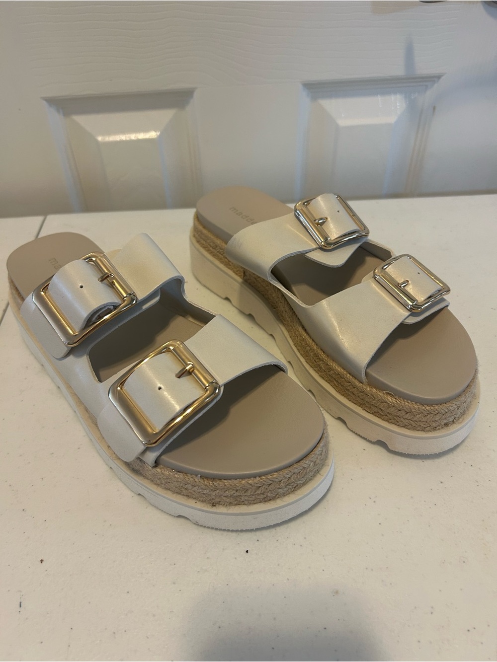 Madden Girl Mythical Slide Neutral shade